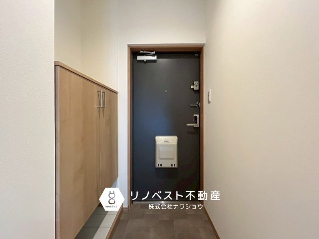プレジデント東大阪第1号棟の玄関|大容量のシューズボックス付き◎
片付いた玄関を保てますね♪