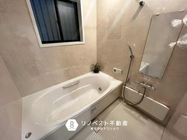 東大阪市森河内西2丁目の浴室|浴室暖房乾燥機付きの浴室。
浴槽も広く、足を伸ばしでゆっくりバスタイムをお楽しみいただけます◎