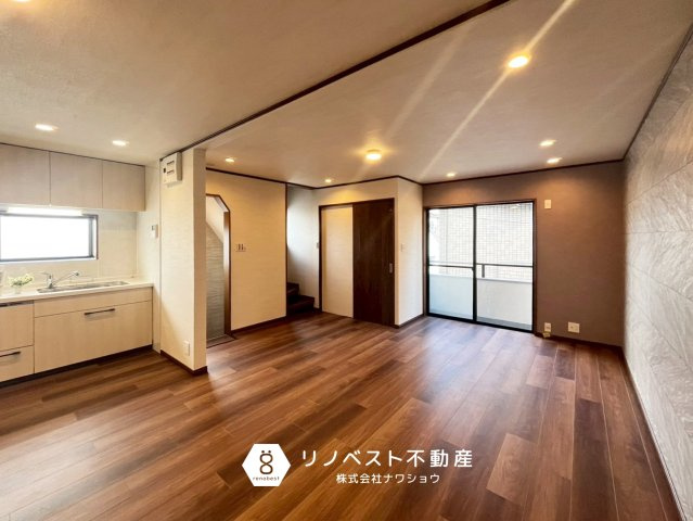 東大阪市森河内西2丁目の居間・リビング|リビングにお手洗いがございます♪
家族長く居る空間には嬉しい設備です◎
