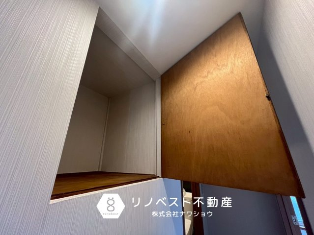 東大阪市稲葉１丁目の収納|奥行きのある扉付き収納。
日用品のストック収納などに◎