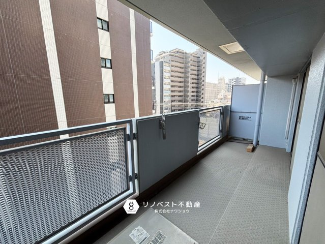 ハイネスプリモール城東のバルコニー|広いバルコニーは洗濯物が多い日も困りません。