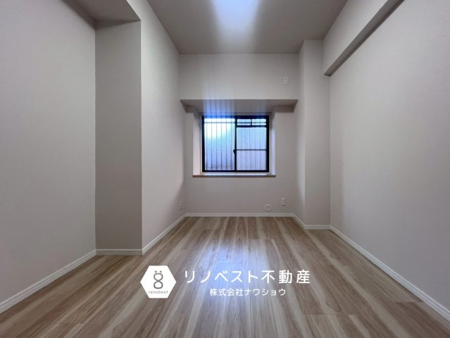 アドリーム石切山手の洋室|約5.0帖の洋室。
リビングと繋がっているので、お子様の遊び場としておすすめ◎
