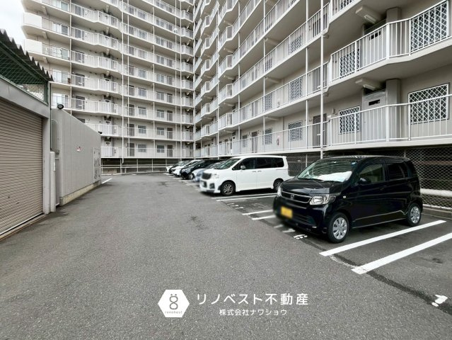 小阪パークハイツ弐号棟の駐車場|【リノベスト不動産】土日祝も営業中！HPより来店予約も可能です◎