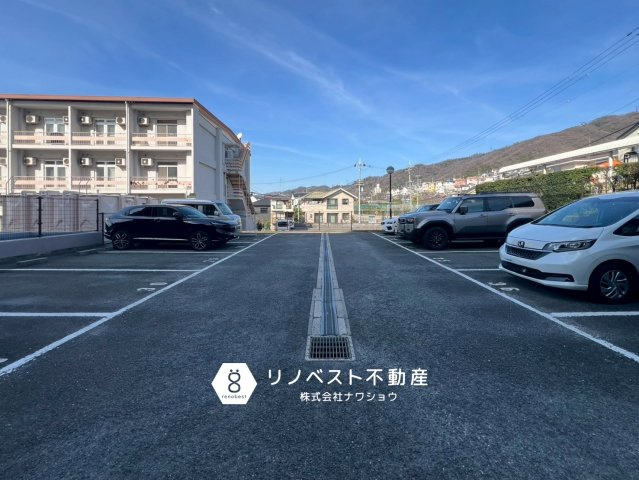 コスモ東石切さくら坂の駐車場|【リノベスト不動産】土日祝も営業中！HPより来店予約も可能です◎
