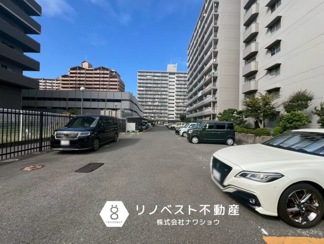 八戸ノ里第3ガーデンハイツB棟の駐車場|【リノベスト不動産】テナント（事業用）物件のご紹介も可能です。事務所移転・新規開業等お気軽にご相談ください♪
