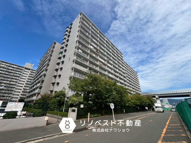 八戸ノ里第3ガーデンハイツB棟の外観|令和7年7月全面改造済み！
南西角住戸につき陽当たり・通風良好♪