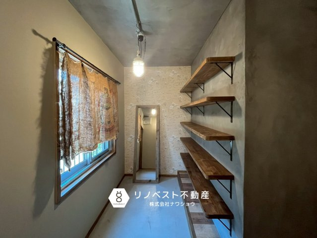 プレジデント東大阪第1棟の収納|窓があるから明るいのも魅力的ですね♪換気もできます◎