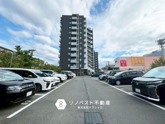 メイツブランヴェリテ若江岩田の駐車場|【リノベスト不動産】東大阪市・生野区・東成区での物件探しは弊社にお任せください！