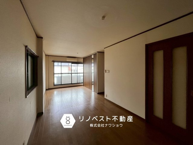 生野区巽西４丁目の居間・リビング|床暖房付きで寒い冬も乗り越えられます◎