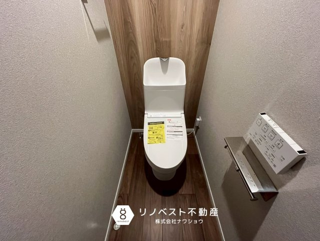 東大阪市角田２丁目のトイレ|温水洗浄機能付きトイレ。
トイレは2.3階にございます♪
