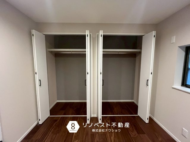 東大阪市角田２丁目の収納|ハンガーラック付きクローゼット◎
夫婦で使い分けができますね♪