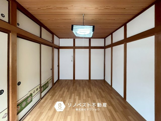 生野区中川東２丁目の洋室|押入れが2ヶ所ございますので、布団や洋服の収納のバッチリ◎