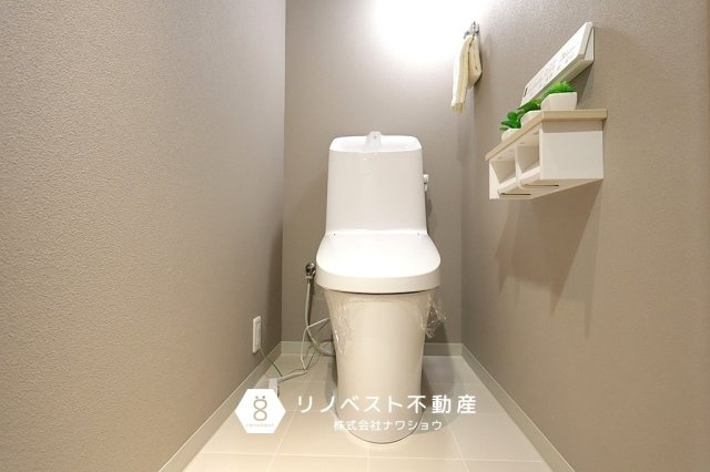 ライオンズマンション東花園のトイレ|温水洗浄機能付きトイレ。
つるっとしたシルエットがおしゃれです◎
