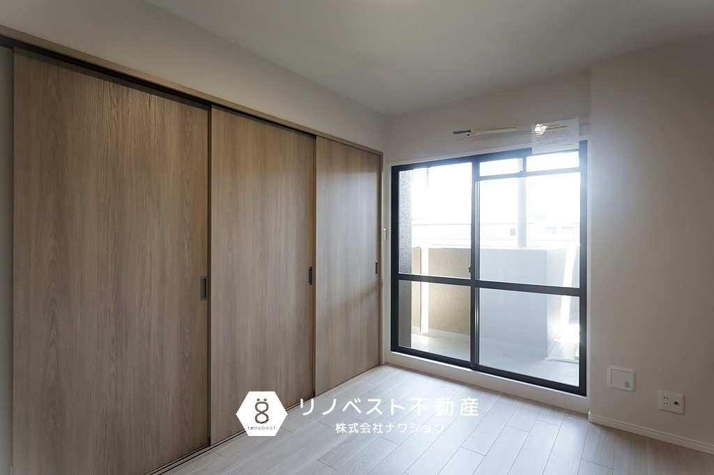 ライオンズマンション東花園の洋室|約5.8帖の洋室♪
リビングに隣接しているので、リビングの延長として、さらに小さなお子様の遊び場にもおすすめです♪