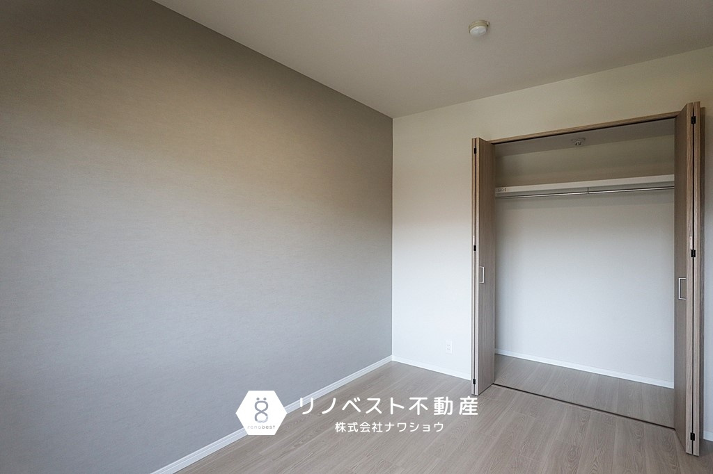 ライオンズマンション東花園の洋室|全居室収納付き◎
ここには、お子様のおもちゃや日用品の収納におすすめ♪
