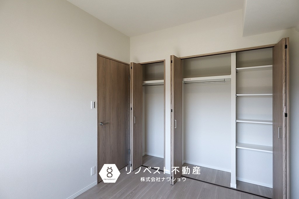 ライオンズマンション東花園の洋室|アウターからバッグの収納に便利な大容量のクローゼット◎
夫婦で使い分けも可能です◎