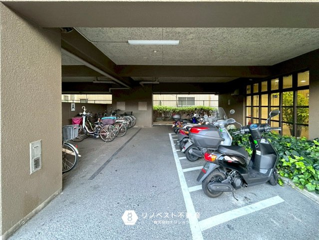 ライオンズマンション東花園の駐輪場|駐輪場・バイク置場もございます。
空き状況は随時お問合せください♪