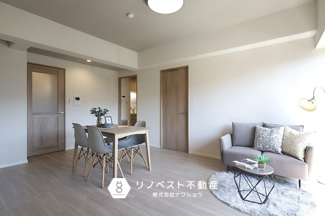ライオンズマンション東花園の居間・リビング|約12.5帖のLDK♪
間取りの中心に位置しているので、各居室への動線が便利◎
