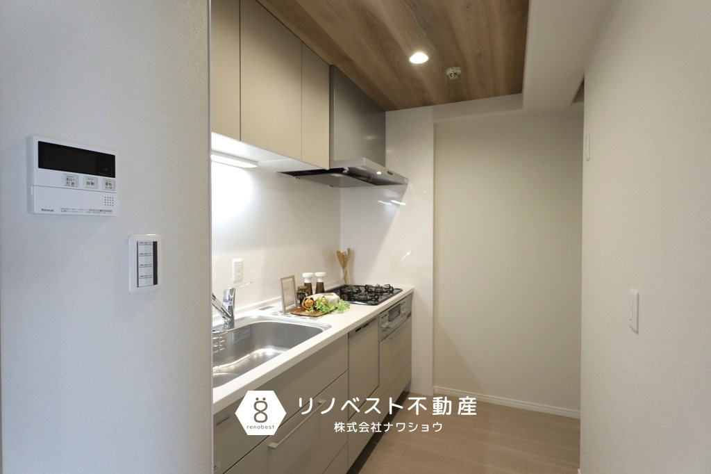 ライオンズマンション東花園のキッチン|半個室空間のようなキッチンスペース。
扉はついていないので、半個室ながら家族とのコミュニケーションもしっかり取れます◎