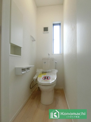【トイレ】 | CRADLE GARDEN佐野市浅沼町　第6　　 | 同社施工物件写真。※建具やフローリング、その他仕様が異なる場合がございます。