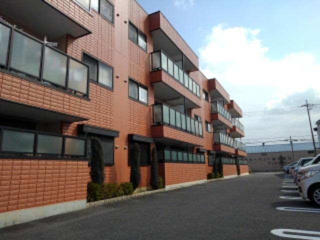 エトワール観音寺の駐車場