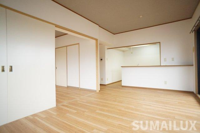 熊本市中央区島崎１丁目の賃貸マンションの居間・リビング