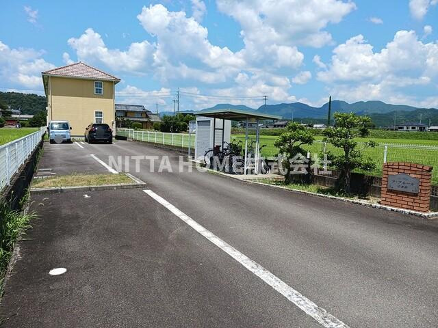 ラ・フルール壱番館の駐車場|駐車場はお車２台止めれます★