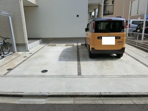 リブリ・メイオールの駐車場