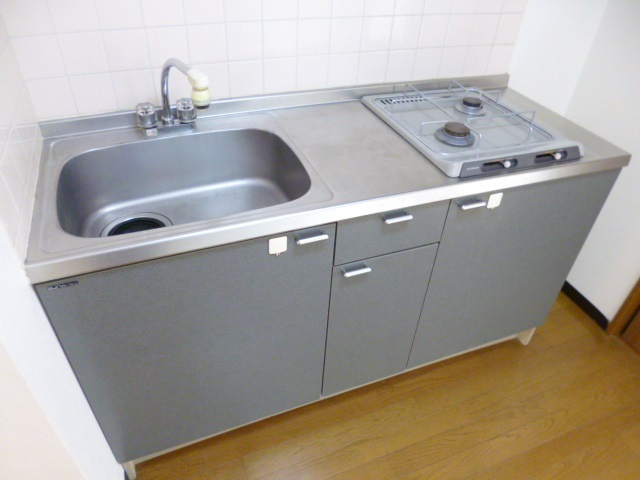 セーコー第５コーポのキッチン|ガスコンロが２口・収納設備もしっかり完備しています☆