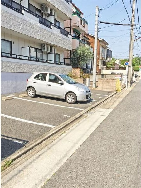 メヘルバン本州の駐車場