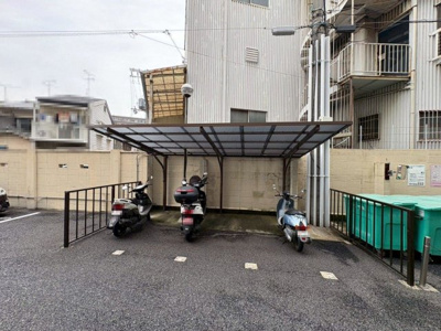 【駐輪場】 | サンライズマンション浜寺 | 敷地内バイク置き場もございます。空き情報は担当スタッフにお尋ねください。