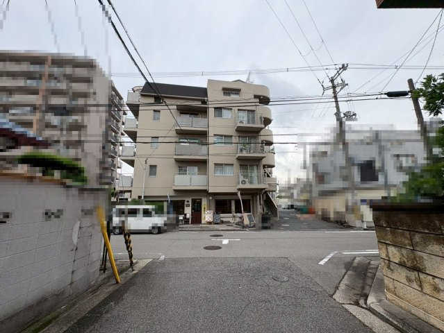 サンライズマンション浜寺の外観|【リビングダイニング】ダイニングと洋室を続間として使用可能です。合計約14帖のゆとりの広さになります。