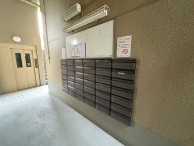 【設備】 | サンライズマンション浜寺 | 【長谷工コミュニティ管理】共用部分、集合ポストもきれいに管理されています。清掃も行き届いています。