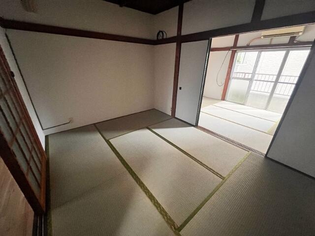 広い6帖の洋室