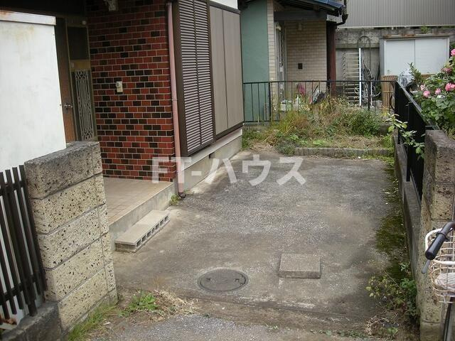 八千代台西５丁目貸家の駐車場