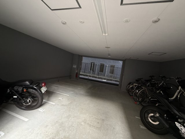 プレサンス神戸水木通ルミエスの駐車場|同物件別部屋写真