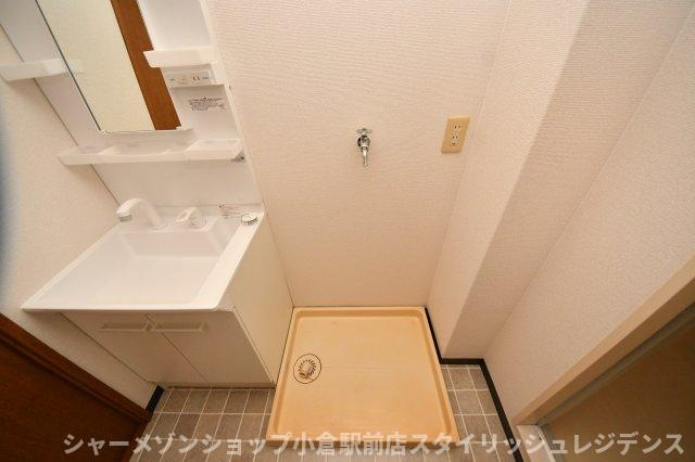 アレックス若園のエントランス