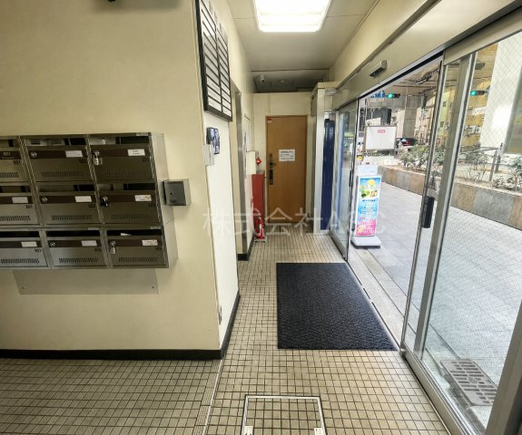 南扇町ビルのエントランス