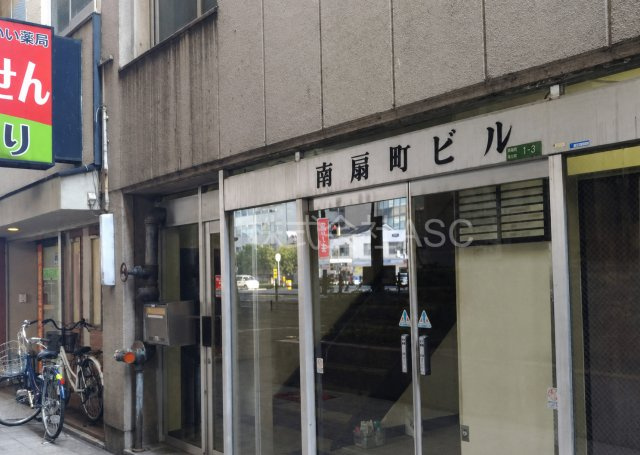 南扇町ビルの洋室