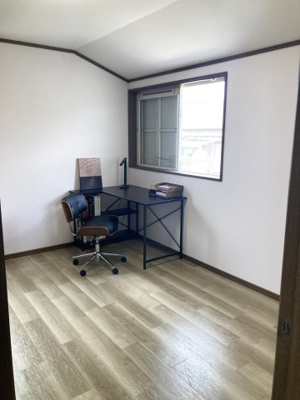 【洋室】 | 南つつじヶ丘桜台一丁目一戸建 | 北東側 6帖