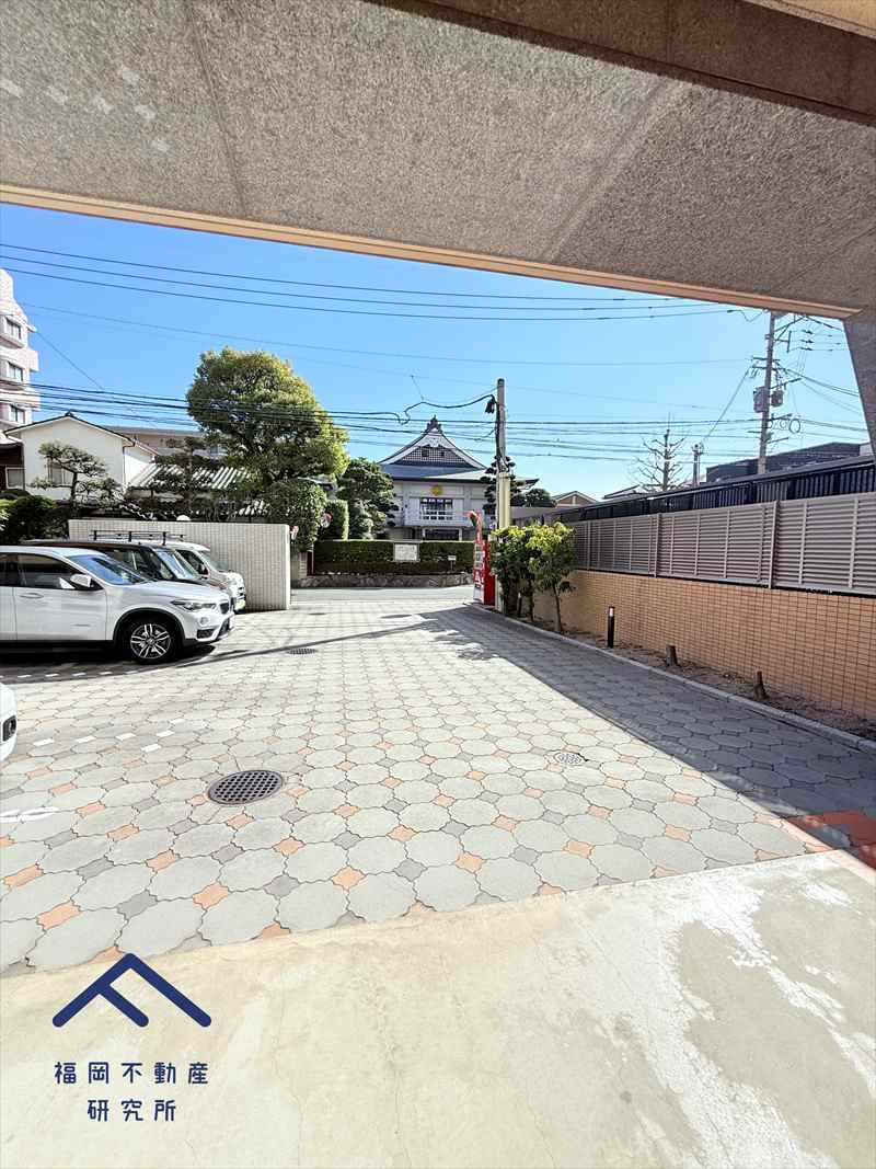 グランフォーレ西新の駐車場