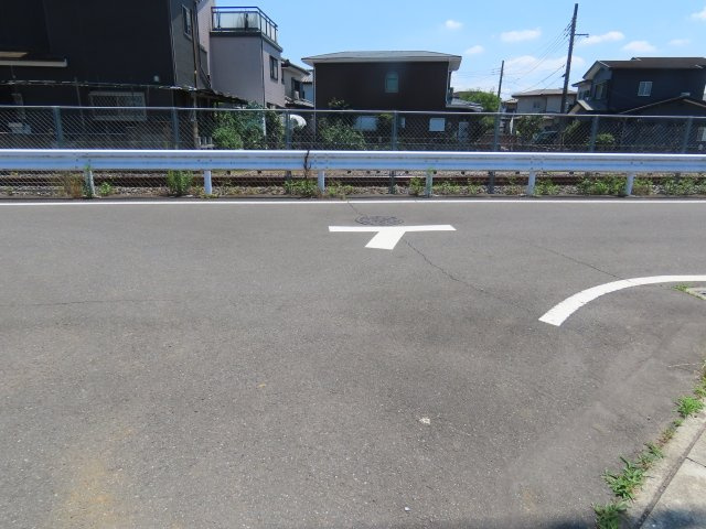 鶴ヶ島市中新田売地の前面道路含む現地写真
