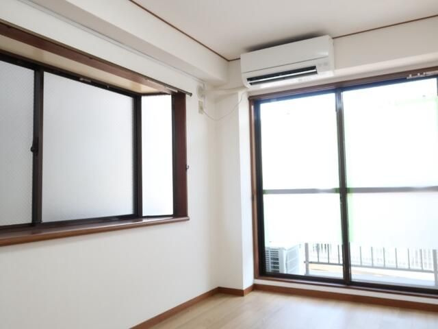 川崎市多摩区菅北浦２丁目の賃貸マンションの居間・リビング