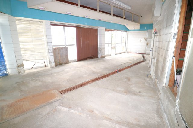 明治町テナントのロビー