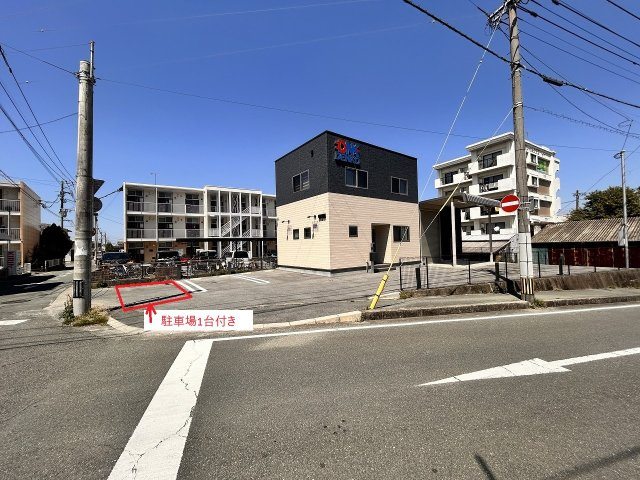 明治町テナントの駐車場
