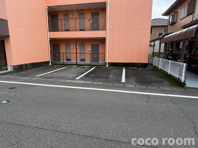 グランブル－２１の駐車場