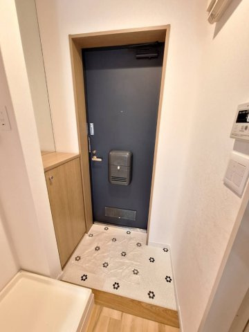 サンスプリングスの玄関|シューズボックス上部は鏡もあります