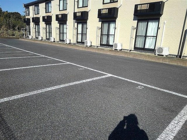 レオパレス天成の駐車場