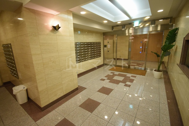 グラマシー心斎橋東のロビー