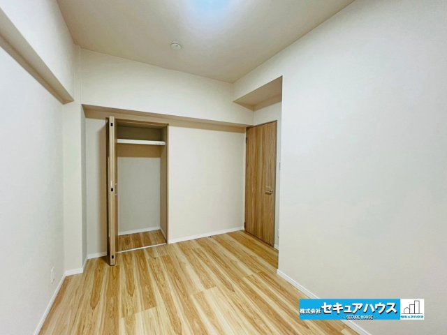 シャトレー刈谷ウイングの洋室|【洋室5.6帖】
◆広々とした居住空間は日々の暮らしを彩り、心のやすらぎと満足感を与えてくれます。通風と採光を考慮した設計は子供たちはのびのび育ち、家族でくつろぎと団らんを生み出します。　　　　　　　